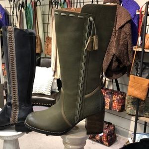 Bussola tall leather boot military green